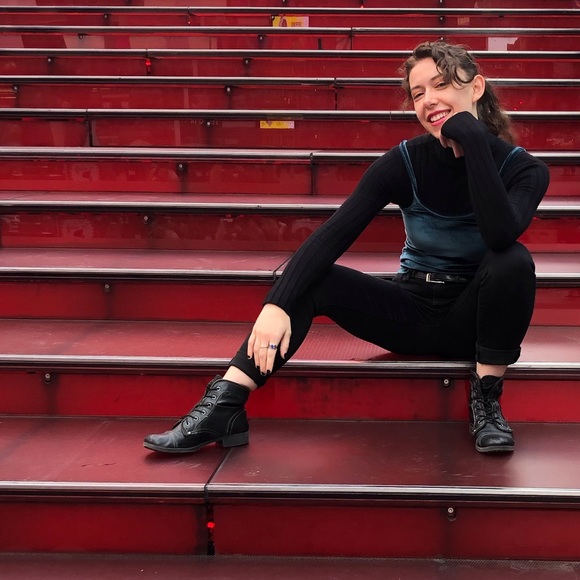 Meet your Posher, Jo - Picture 1 of 1